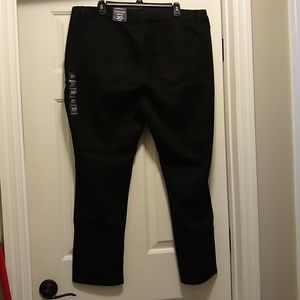 Avenue Butter Denim Skinny Petite Size 20 Black